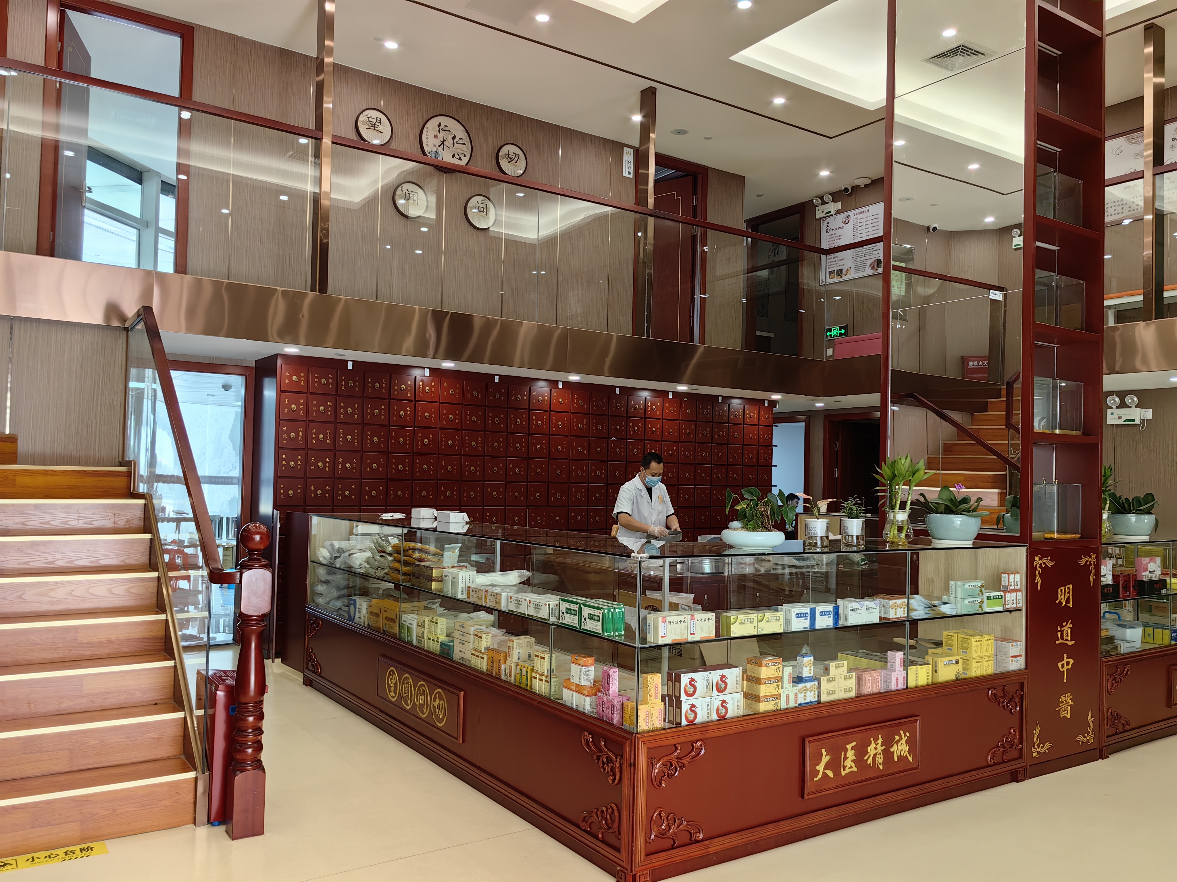 抓药区医师工作场景